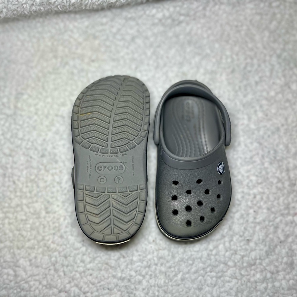 CROCS Kids Gray Sandals Size 7c - Picture 5 of 5